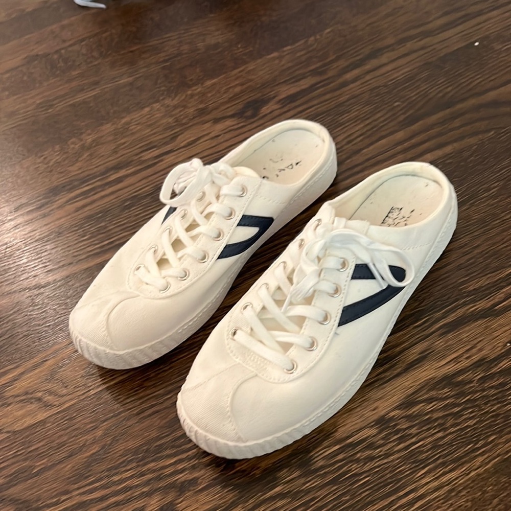 Tretorn slide on sneakers, size 8